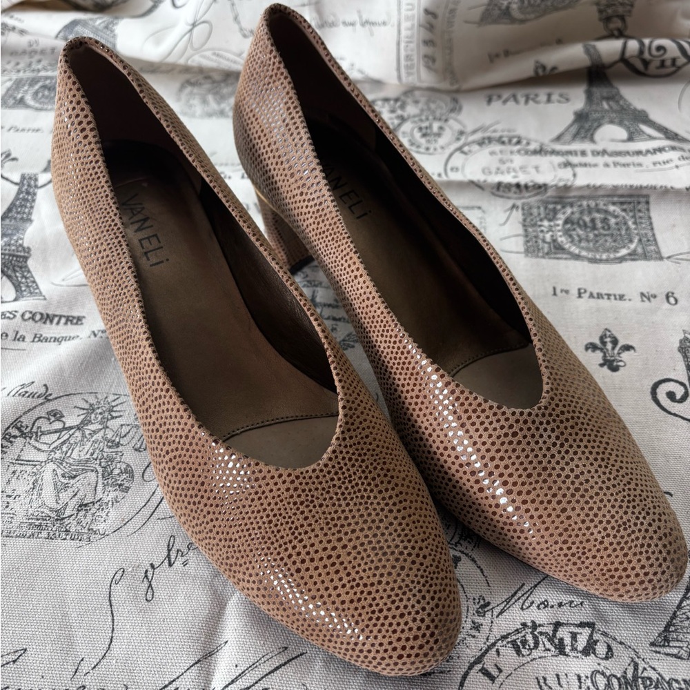 Vaneli women’s  leather snakeskin embossed pump heel